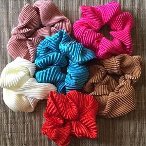 Set of five ribbed silky hair scrunches